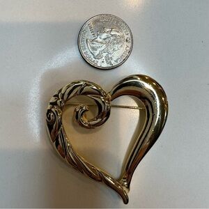 Large Vintage Goldtone Brooch Puffy Heart 2” x 2.5”
